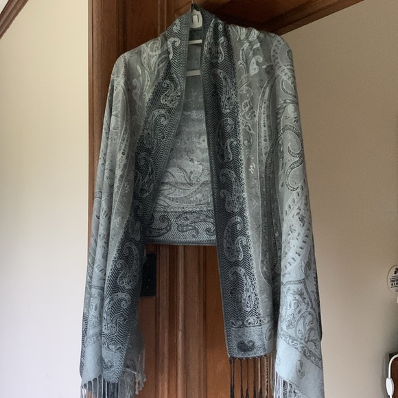 SOLD - Not For Sale
Beautiful Turkish wrap - Picture 3 of 8